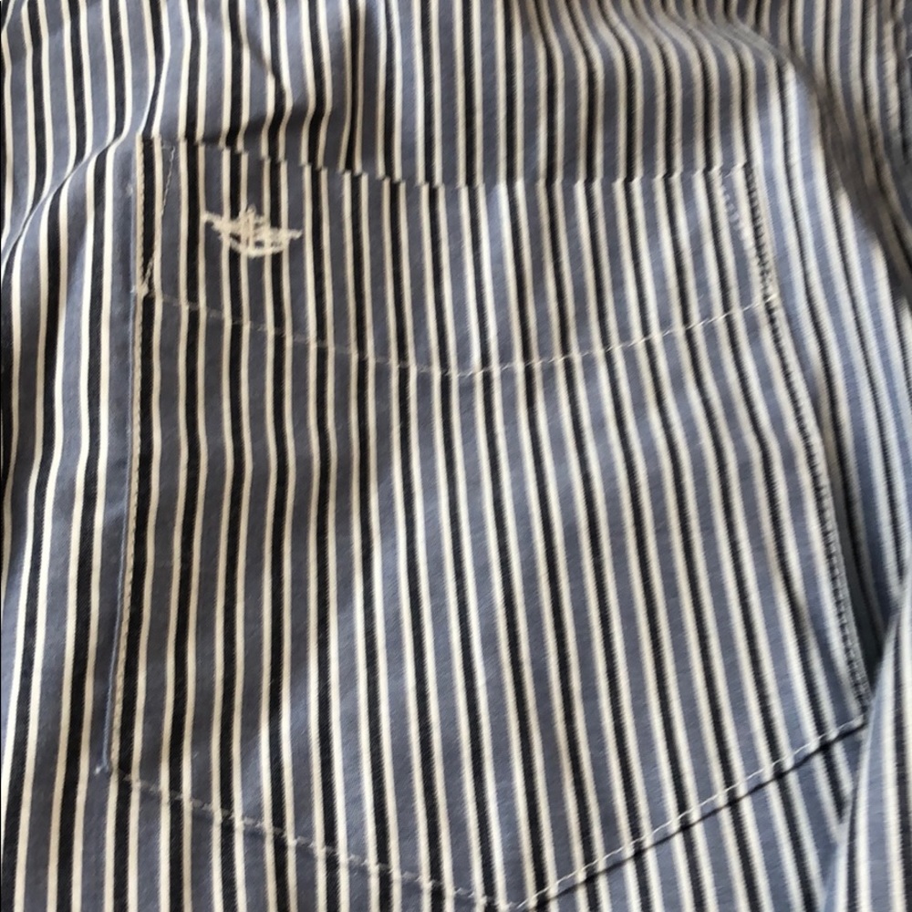 Button down - Picture 2 of 3
